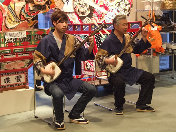 Performance of Tsugaru shamisen